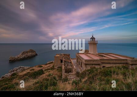 Phare de Capo Zafferano au crépuscule, Sicile Banque D'Images