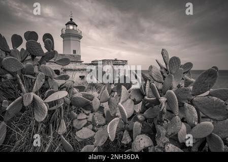 Phare de Capo Zafferano au crépuscule, Sicile Banque D'Images