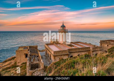 Phare de Capo Zafferano au crépuscule, Sicile Banque D'Images