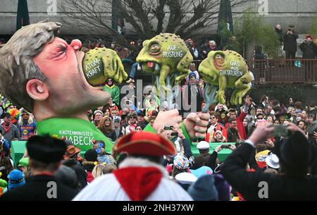 Lundi rose procession à Düsseldorf; thème flottant par Jaques Tilly: Ministre de l'économie Robert Habeck. Banque D'Images