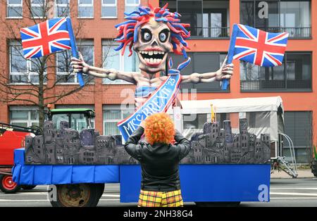 Défilé du lundi de la rose à Düsseldorf ; flottement de thème par Jaques Tilly : Brexit. Banque D'Images