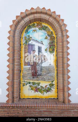 Murale en mosaïque représentant l'industrie du vin, Paseo de las Tradiciones, Cómpeta, Axarquía, Málaga, Andalousie, Sud de l'Espagne. Banque D'Images