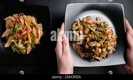 restaurant oriental servant des repas de poulet et de légumes Banque D'Images
