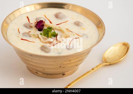 Le pudding crémeux de riz s'appelle également Kheer, Payasam, Payesh, Khir ou Ksheeram préparé à partir de Basmati Chawal, Doodh, Khoya, Malai, et les fruits secs. Généralement de Banque D'Images