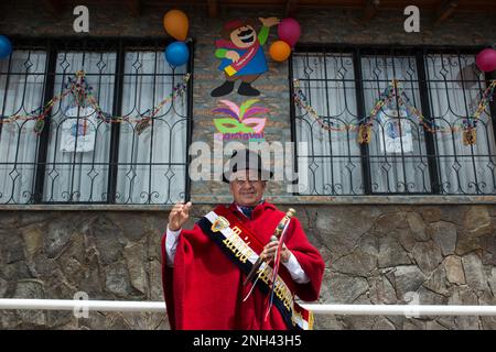 Guaranda, Équateur. 18th févr. 2023. Carlos Dávila a été élu Taita Carnaval 2023 par la municipalité de Guaranda. Il est élu pour organiser les célébrations du carnaval. Credit: David Diaz Arcos/dpa/Alay Live News Banque D'Images