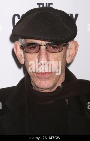 Richard Belzer assiste à la première de « The Company Men » au Paris Theatre de New York sur 8 décembre 2010. Crédit photo : Henry McGee/MediaPunch Banque D'Images