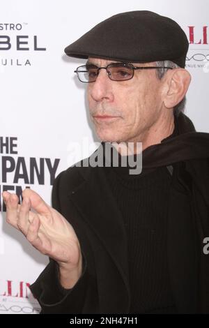 Richard Belzer assiste à la première de « The Company Men » au Paris Theatre de New York sur 8 décembre 2010. Crédit photo : Henry McGee/MediaPunch Banque D'Images