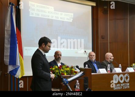 Tel Aviv, Israël. 20th févr. 2023. Marco Buschmann (FDP), ministre fédéral de la Justice, s'exprime à l'ouverture de l'exposition itinérante: "Le Rosenburg - le ministère fédéral dans l'ombre du passé nazi" à l'Université de tel Aviv. Credit: Christina Storzer/dpa/Alay Live News Banque D'Images