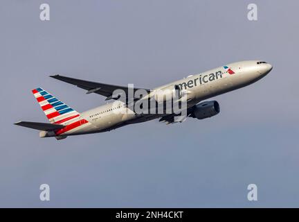 Aéroport de Francfort, Fraport, avion Boeing 777-200 d'American Airlines au décollage, Francfort-sur-le-main, Hesse, Allemagne Banque D'Images