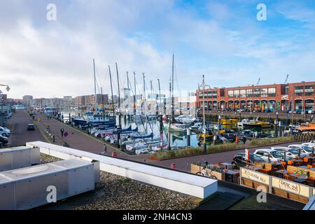 Bateaux dans le port de Scheveningen, à proximité de la ville de la Haye. Banque D'Images