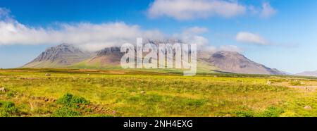 Photo panoramique de la région du volcan Snaefellsjökull sur la péninsule de Snaefells, en Islande, en été Banque D'Images