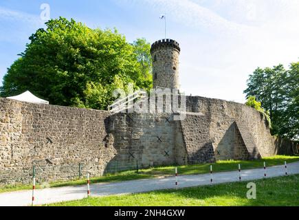 Wierturm, tour d'observation dans le Tecklenburg et le reste du mur du château, Festival de Mecklembourg, Tecklenburg, Muensterland, Nord Banque D'Images