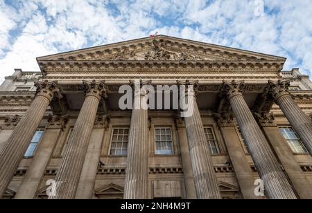 Londres. ROYAUME-UNI- 02.19.2023. La façade de Mansion House, la résidence du Lord Mayor dans la ville de Londres. Banque D'Images