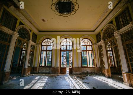 L'intérieur de la gare de Tskaltubo, en Géorgie, a été abandonné. Banque D'Images