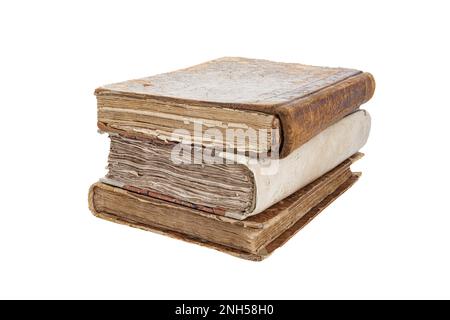 Piles de vieux livres en papier, peut-être même incunabula, de couleur marron ou beige, empilées les unes sur les autres, isolées sur un backgrou transparent ou blanc Banque D'Images