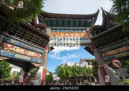 Une porte traditionnelle dans la ville chinoise de Jianshui dans la province du Yunnan Banque D'Images