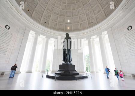 WASHINGTON, DC - 09 novembre 2007. Statue du président américain Thomas Jefferson à l'intérieur du monument commémoratif Jefferson, Washington DC Banque D'Images
