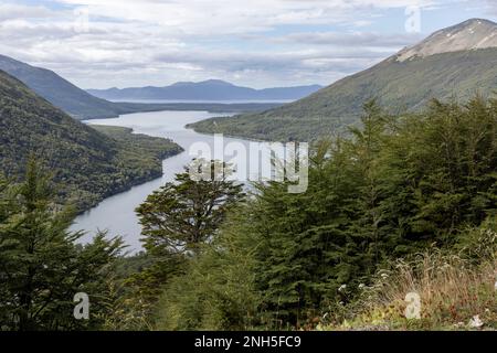 Vue de Paso Garibaldi près d'Ushuaia jusqu'à Lago Escondido à Tierra del Fuego, Argentine, Amérique du Sud Banque D'Images