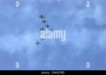 Sydney, Australie. 21st février 2023. Les Ukrainiens et leurs partisans ont protesté devant les bureaux de Sydney du Comité olympique australien qui sont situés dans le bâtiment du Musée d'art contemporain australien (MCAA) au 140 George Street, The Rocks. Une déclaration des organisateurs de la manifestation se lit comme suit: «Le Comité International Olympique prévoit de permettre aux athlètes russes de participer aux Jeux Olympiques de Paris en 2024. Faisons pression sur le Comité olympique australien pour qu'il vote contre cette décision. Nous savons tous que la russie utilise les grands événements sportifs comme plateforme pour diffuser leur propagande, à W Banque D'Images