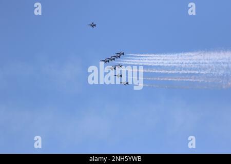 Sydney, Australie. 21st février 2023. Les Ukrainiens et leurs partisans ont protesté devant les bureaux de Sydney du Comité olympique australien qui sont situés dans le bâtiment du Musée d'art contemporain australien (MCAA) au 140 George Street, The Rocks. Une déclaration des organisateurs de la manifestation se lit comme suit: «Le Comité International Olympique prévoit de permettre aux athlètes russes de participer aux Jeux Olympiques de Paris en 2024. Faisons pression sur le Comité olympique australien pour qu'il vote contre cette décision. Nous savons tous que la russie utilise les grands événements sportifs comme plateforme pour diffuser leur propagande, à W Banque D'Images