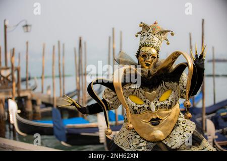 Venise, Italie. 17th févr. 2023. Venise et son Carnaval. La ville a accueilli des milliers de personnes pour le carnaval, les masques de toutes sortes ont coloré et animé cette ville merveilleuse. (Credit image: © Stefano Cappa/Pacific Press via ZUMA Press Wire) USAGE ÉDITORIAL SEULEMENT! Non destiné À un usage commercial ! Banque D'Images