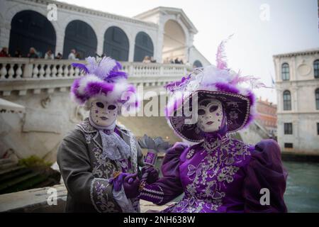 Venise, Italie. 17th févr. 2023. Venise et son Carnaval. La ville a accueilli des milliers de personnes pour le carnaval, les masques de toutes sortes ont coloré et animé cette ville merveilleuse. (Credit image: © Stefano Cappa/Pacific Press via ZUMA Press Wire) USAGE ÉDITORIAL SEULEMENT! Non destiné À un usage commercial ! Banque D'Images