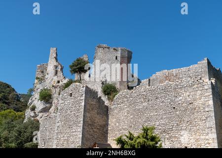 Mur médiéval ancien détail dans le village de rue d'Oppede le Vieux village en Provence France Banque D'Images