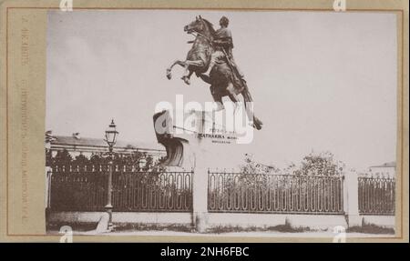 Photo d'époque de la statue équestre du tsar Pierre le grand à Saint-Pétersbourg. 1875 - 1885 Banque D'Images