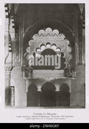 Architecture de la vieille Espagne. Cordoue, Grande Mosquée de Cordoue. Mosquée–Cathédrale de Cordoue. Chapelle Villaviciosa (Capilla de Villaviciosa). Décoration en stuc. Plinthe pour carreaux. XIV siècle Banque D'Images