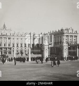 Architecture de la vieille Espagne. Photo d'époque du Palais Royal de Madrid. 1907 Banque D'Images