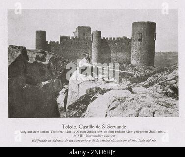 Architecture de la vieille Espagne. Photo d'époque de Tolède, Château de San Servando Château sur la rive gauche du Tage. Construit vers 1100 pour protéger la ville sur la rive droite, rénové au XIIIe siècle Banque D'Images