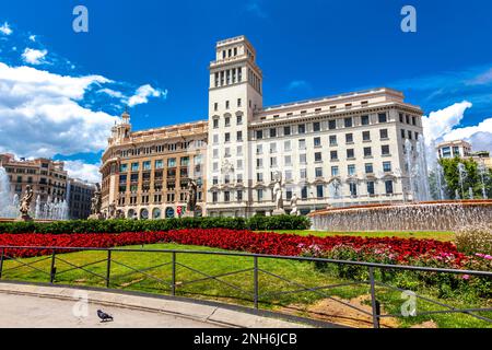 L'hôtel Iberostra occupe un bâtiment historique de style classique surplombant la Plaça de Catalunya, Barcelone, Espagne Banque D'Images