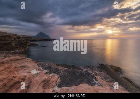 La baie rocheuse de Macari, Sicile Banque D'Images