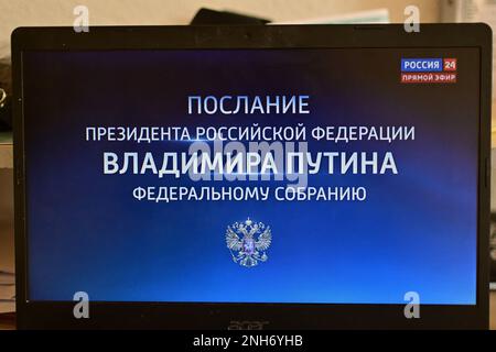 21 février 2023, Clermont Ferrand, Auvergne Rhône Alpes, France: Russie le président Vladimir POUTINE prononce son discours à la nation, la guerre étant sur le point d'entrer dans sa deuxième année, et un jour après les États-Unis La visite surprise du président Joe BIDEN à Kiev, en Ukraine, condamnant l'agression ''brutale'' de Moscou contre un pays souverain. Photos prises sur un ordinateur sur la chaîne de télévision Rossiya 24. (Credit image: © Adrien Fillon/ZUMA Press Wire) USAGE ÉDITORIAL SEULEMENT! Non destiné À un usage commercial ! Banque D'Images