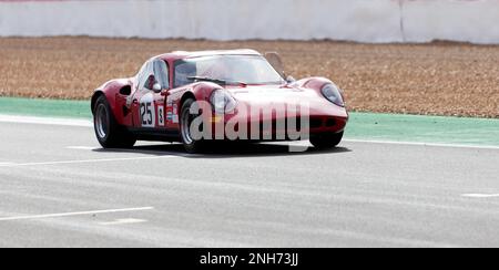 Chevron B8 de Chris Lillingston-Price, dans le droit de Hamilton, lors de la HSCC Thundersports Race, au Silverstone Classic 2022 Banque D'Images