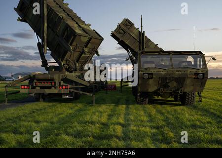 système de missiles sol-air sur une plate-forme de véhicule mobile. Banque D'Images