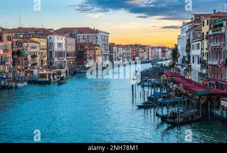 Grand Canal au crépuscule à Venise, Italie. Banque D'Images