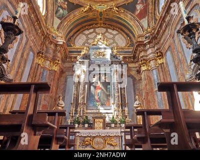 Archs et l'architecture de San Francesco d'Assisi grande importante église en style néo-classique , Lombardie, Italie. Banque D'Images