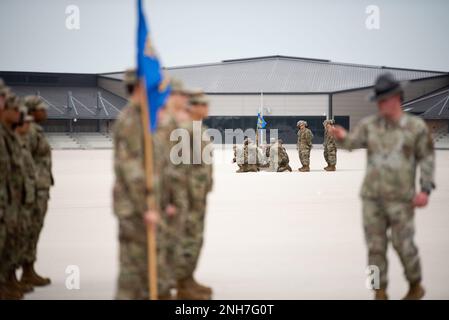 À 21 juillet 2022, l'escadron d'entraînement 331st pratique le forage à la base commune de San Antonio-Lackland, Texas. Le TRS de 331st était à la troisième semaine de l'instruction militaire de base. Banque D'Images