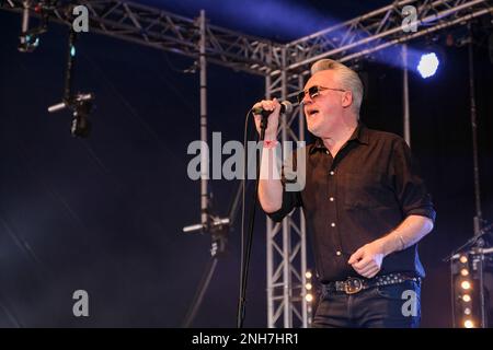 Paul McLoone des Undertones qui se produit au Wickham Festival, Hampshire, Royaume-Uni. 06 août 2022 Banque D'Images