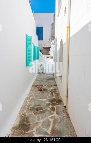 Ruelle caractéristique dans la vieille ville de Naxos, Grèce Banque D'Images