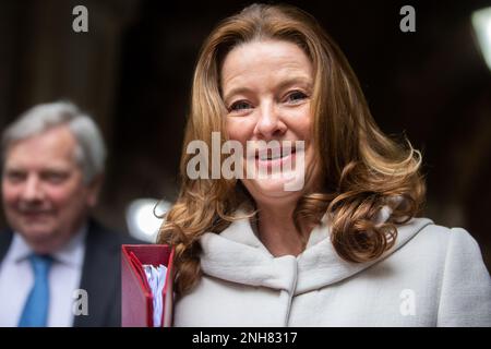 Londres, Angleterre, Royaume-Uni. 21st févr. 2023. Le secrétaire d'État à l'éducation, GILLIAN KEEGAN, est vu à l'extérieur du 10 Downing Street à l'heure de la réunion du cabinet. (Credit image: © Tayfun Salci/ZUMA Press Wire) USAGE ÉDITORIAL SEULEMENT! Non destiné À un usage commercial ! Crédit : ZUMA Press, Inc./Alay Live News Banque D'Images