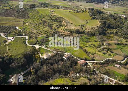 Vue sur la campagne de la vallée à l'ouest du clif, au point de vue de Ronda, Andalousie, Espagne Banque D'Images