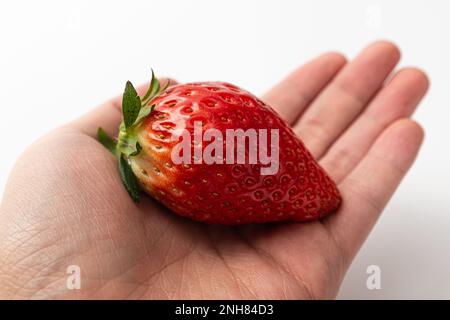 Culture alimentaire coréenne. une variété de fraises. Grosses fraises douces Banque D'Images