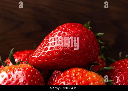 Culture alimentaire coréenne. une variété de fraises. Grosses fraises douces Banque D'Images