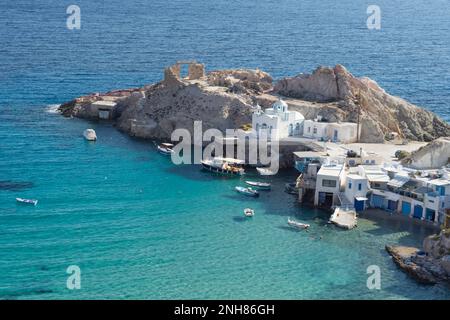 Le petit village de Firopotamos vu d'en haut, Milos Banque D'Images