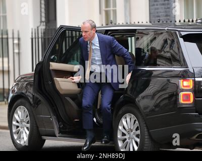 Downing Street, Londres, Royaume-Uni. 21st févr. 2023. Dominic Raab, vice-premier ministre et secrétaire d'État à la Justice, assiste à la réunion hebdomadaire du Cabinet au 10 Downing Street. Credit: Uwe Deffner/Alay Live News Banque D'Images