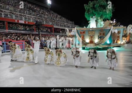 Rio De Janeiro, Brazil. 19th Feb, 2023. Wenny Isa, queen of the drums of  GRES Unidos de Bangu during the Serio Ouro Samba Schools Parade of Rio  Carnival, held at the Marques