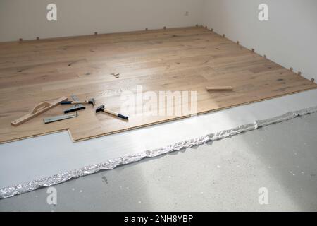 parquet dans une nouvelle chambre, loft, nouvelle maison Banque D'Images