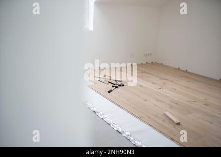 parquet dans une nouvelle chambre, loft, nouvelle maison Banque D'Images